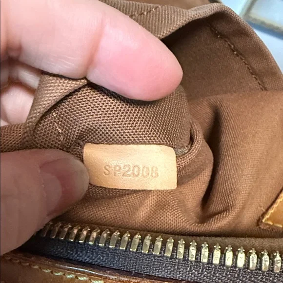 Louis Vuitton Tivoli Tan and Brown Monogram Shoulder Bag - Picture 14 of 16